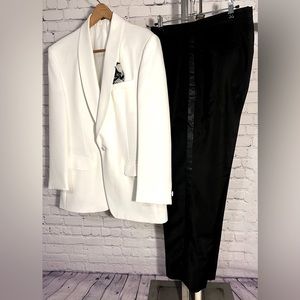 Vintage Custom Tuxedo Leonardo’s of Puerto Rico White Jacket. Black Pants.